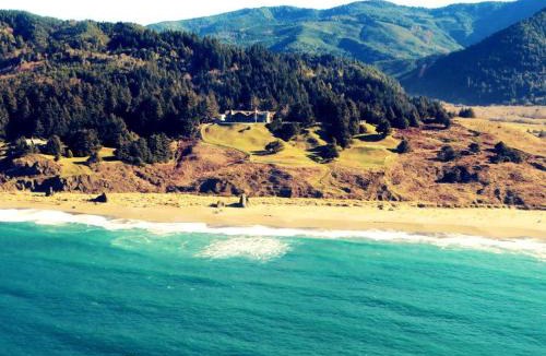 Port Orford Villa | LX28: Gold Beach Oceanfront Estate