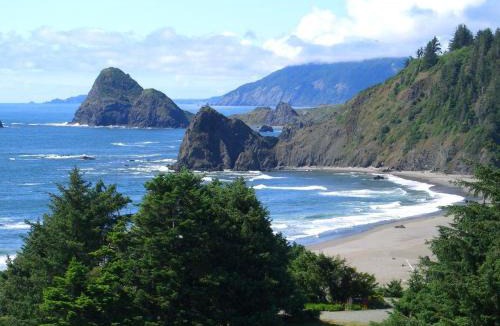 Port Orford Villa | LX28: Gold Beach Oceanfront Estate