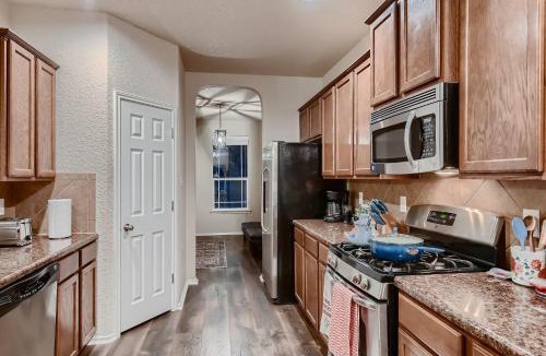 San Antonio Villa | Lxry 4 BR, Heated Pool, Spa, near attrns (St1)