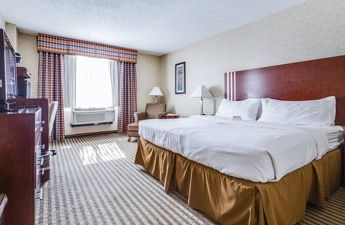 Central Business District Hotel | Lynchburg Grand Essential
