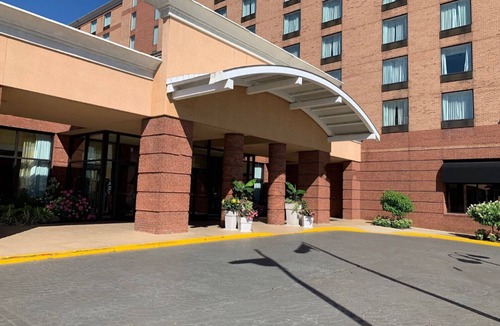 Central Business District Hotel | Lynchburg Grand Estate