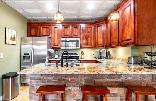Tullahoma House | Lynchburg's Best-Kept Secret: A Unique Rental with Private Dock and Open Water Views