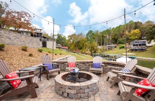 Tullahoma House | Lynchburg's Best-Kept Secret: A Unique Rental with Private Dock and Open Water Views