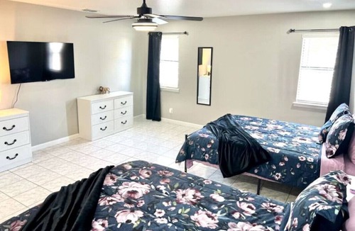 McAllen House | Lynda's Magnificent Pool Home!