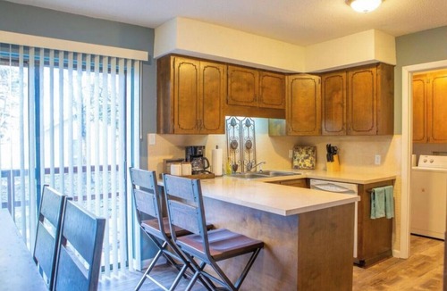 Corning House | Lyndale House: Full house with 3 br