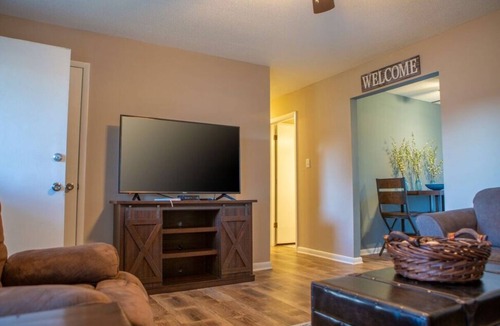 Corning House | Lyndale House: Full house with 3 br