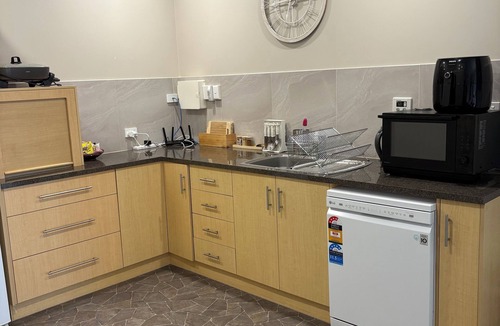 Altona Apartment | Lyndoch Retreat – 2BR with Pool, BBQ & Fire Pit