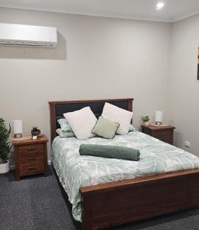 Altona House | Lyndoch Retreat, 2BR with Pool, BBQ & Fire Pit