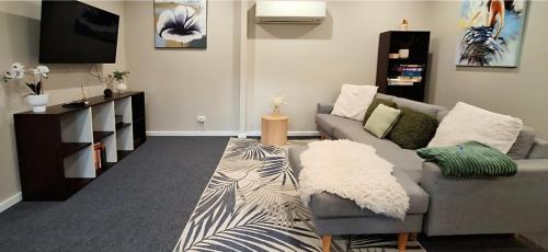 Altona House | Lyndoch Retreat, 2BR with Pool, BBQ & Fire Pit