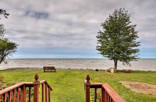 Town of Yates House | Lyndonville Home w/Fire Pit, Screened Patio & A/C