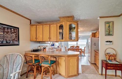 Town of Yates House | Lyndonville Home w/Fire Pit, Screened Patio & A/C
