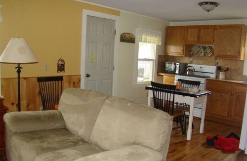 Plattsburgh Cabin | Lynn`s Cottage at Heron Ledge