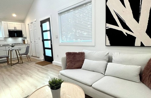 Alderwood Manor Apartment | Lynnwood Modern Private Studio