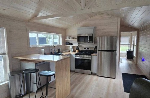 Pittsburg Cabin | Lynx Cabin