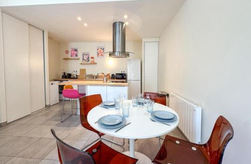 5th Arrondissement Apartment | Lyon funky flat piscine et parking