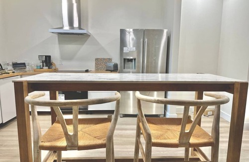 Govalle House | Lyon House . Modern Oasis in the heart of ATX