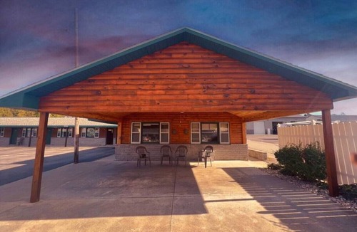 Onaway Cabin | Lyons in Onaway - 2 Full Beds - Room 2 - Sleeps 4