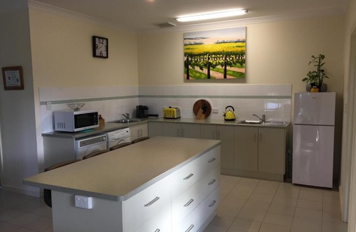 Upper Wakefield Bed & Breakfast | Lyreen's Apartment