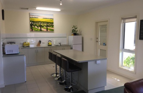 Upper Wakefield Bed & Breakfast | Lyreen's Apartment