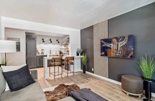 Music Row House | Lyric Loft - Walk to Broadway! Couples retreat!