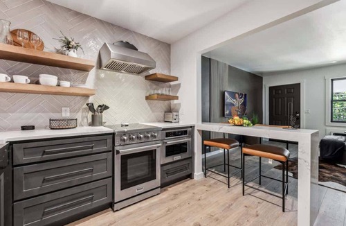 Music Row House | Lyric Loft - Walk to Broadway! Couples retreat!