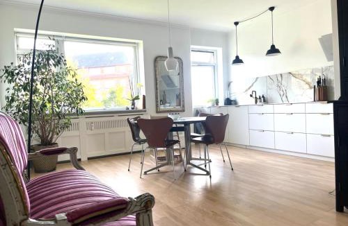 Strandvejen Apartment | Lys, charmerende, tæt på strand