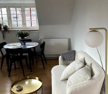 Odense Apartment | Lys nyrenoveret lejlighed i Odense C