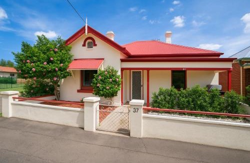 Bathurst House | MèRose Place - Cottage on George