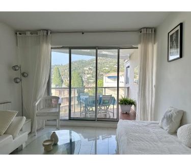 20th Arrondissement Apartment | Métro Gambetta