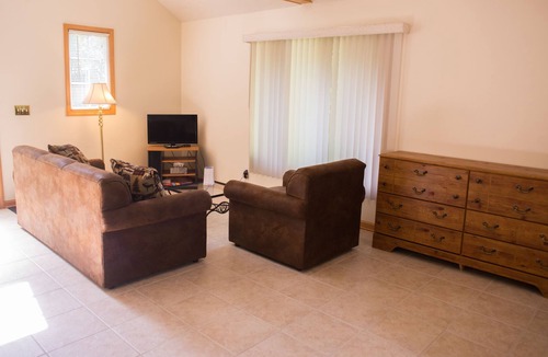 Suttons Bay Hotel | M-22 Inn Suttons Bay
