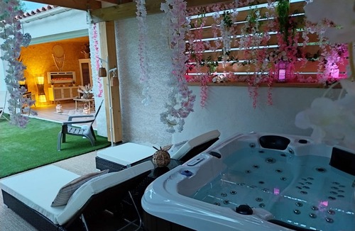 Malves-en-Minervois Cabin | "M"anon Dome 26m2 and 50m2 relaxation area