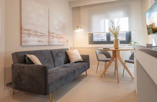Palos de la Frontera Apartment | M (DEL29) Almudena: Your urban getaway with a park feel