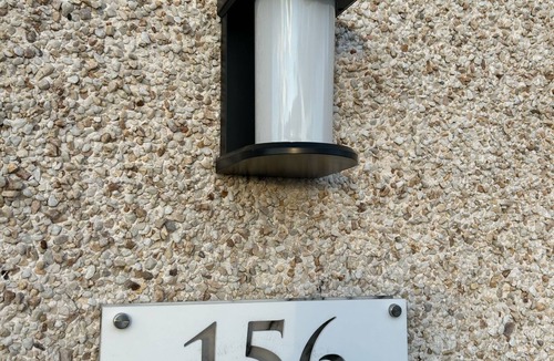 Shotts Apartment | M Rooms @ 156. Entire Flat