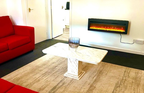 Shotts Apartment | M Rooms @ 156. Entire Flat