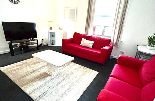 Shotts Apartment | M Rooms @ 156. Entire Flat
