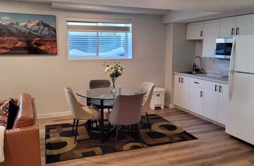 Winnipeg Apartment | M & U Guest Suite I