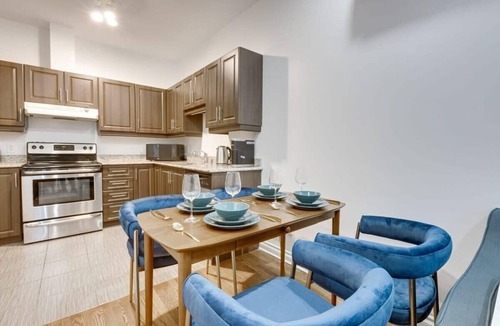 Milton Park Apartment | M11 | Boulevard Suites: Large 3-BR DT Montreal 2F