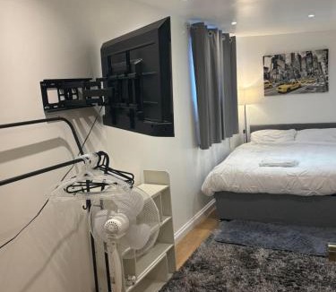 Gooshays Apartment | M18 Escape