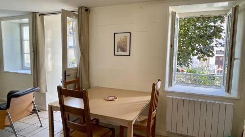 Imphy Apartment | M2 Parking Wifi 1 à 3 pers 1 chambre, 1 lit 1 Canapé lit Réduc Semaine ou Mois, Velo