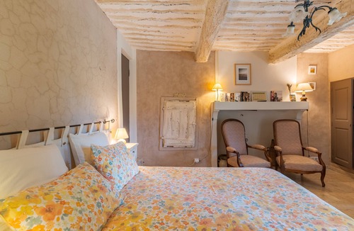 Apt Bed & Breakfast | Ma maison de loin - Rustrel Room - 1