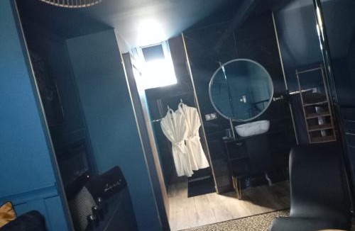 Pleugueneuc Apartment | Ma Petite Chambre Parisienne