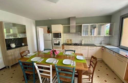 Beaumont-de-Lomagne House | Ma tonnelle fleurie