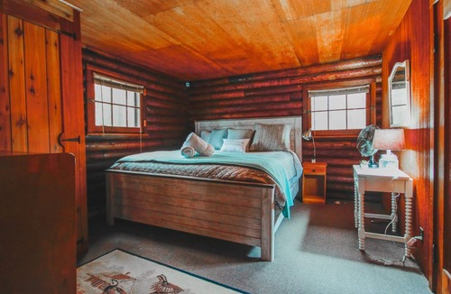 Turkey Point Cabin | Mabee Marsh Cabin - Rustic wooded lodge on the bluffs on Turkey Point