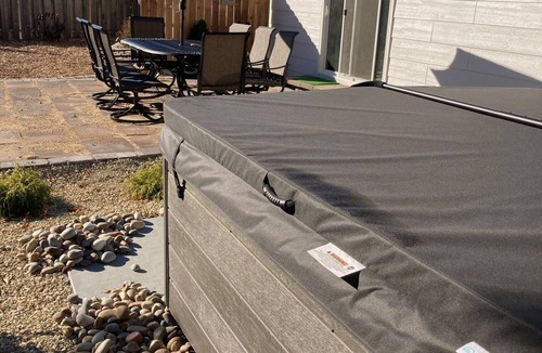 McPherson House | MAC House - Newly Renovated - With Backyard Spa