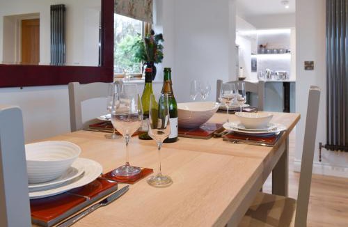 Sudbury House | Mac Shack Cottage - Uk32376