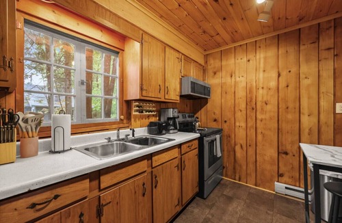 Lenox Dale House | Mac Shores | 5 min to Tanglewood ! Shared Beach