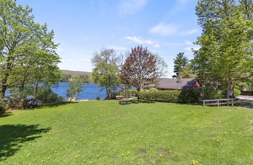 Lenox Dale House | Mac Shores | 5 min to Tanglewood ! Shared Beach