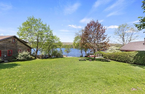 Lenox Dale House | Mac Shores | 5 min to Tanglewood ! Shared Beach