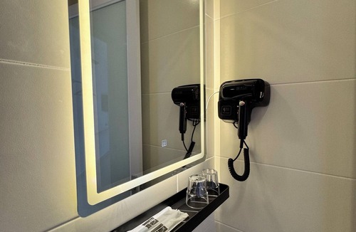 Downtown George Town Hotel | Maca Hotel by Sky Hive