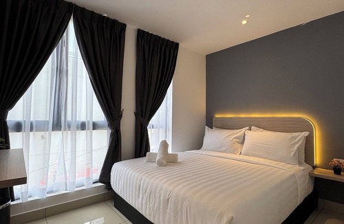 Downtown George Town Hotel | Maca Hotel by Sky Hive
